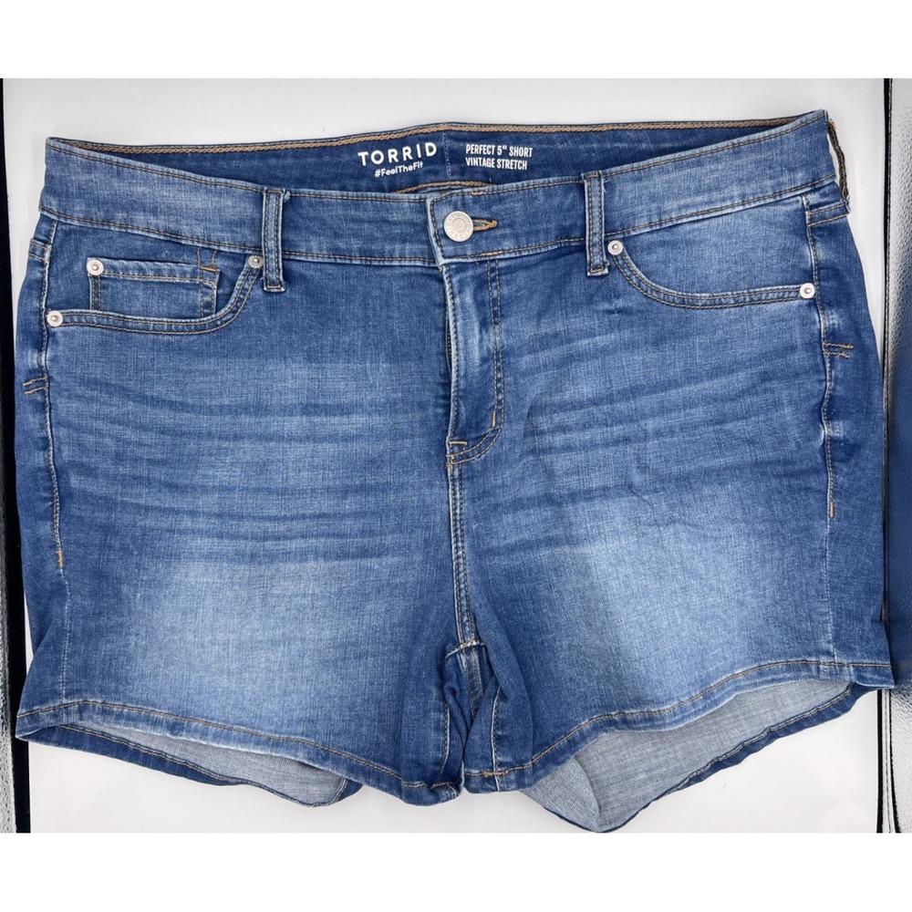 Torrid 5 Inch Short Vintage Stretch Mid-Rise Denim Jean Shorts Size 18 - Picture 1 of 6